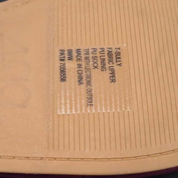 New Torrid x Betsey Johnson Sandals Magenta Rainbow Rhinestone T-Strap 9WW Wide - Picture 6 of 11